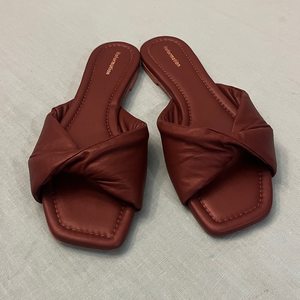 Reformation Mikki Twist Flat Sandal - Picture 5 of 16